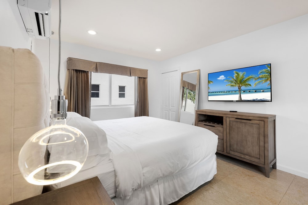Deluxe Suite, 1 Bedroom, Partial Sea View