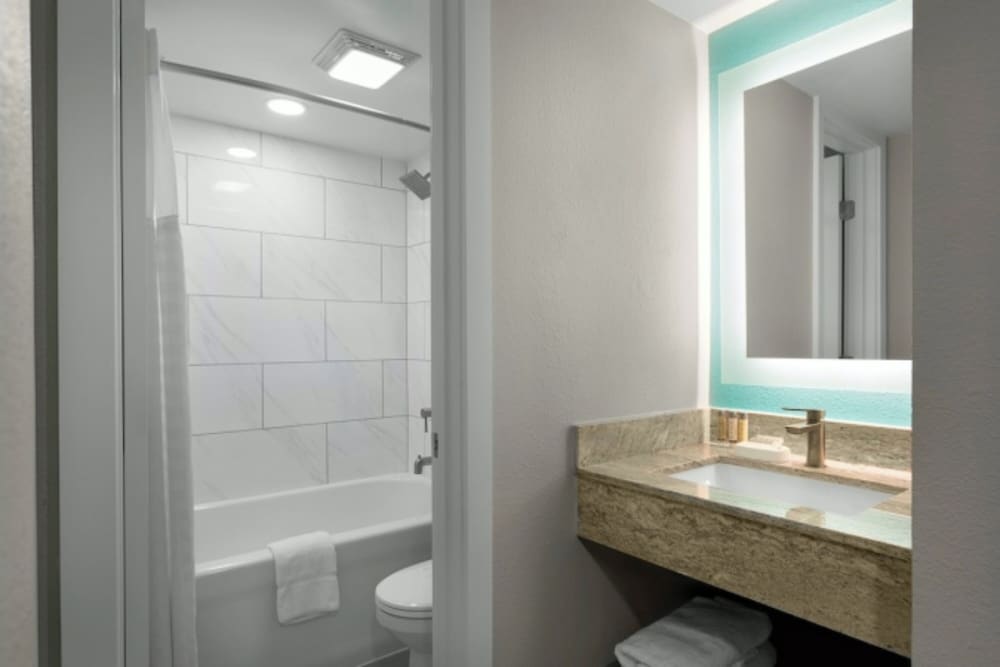 Splash Deck View Junior Suite - Photo 6