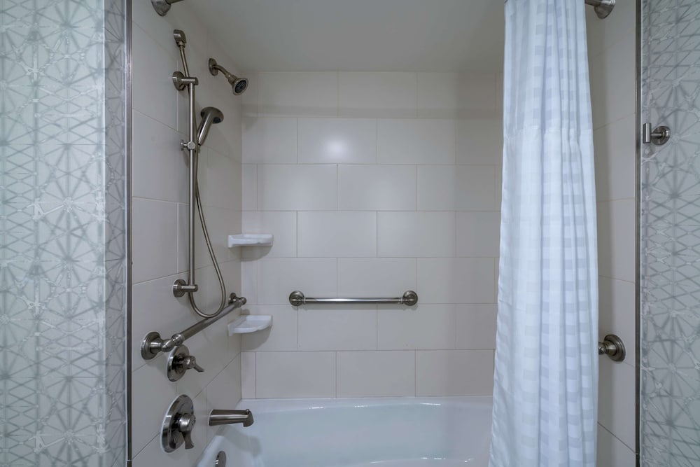 Suite, 1 King Bed with Sofa bed, Accessible, Bathtub (Mobility & Hearing) - Photo 5