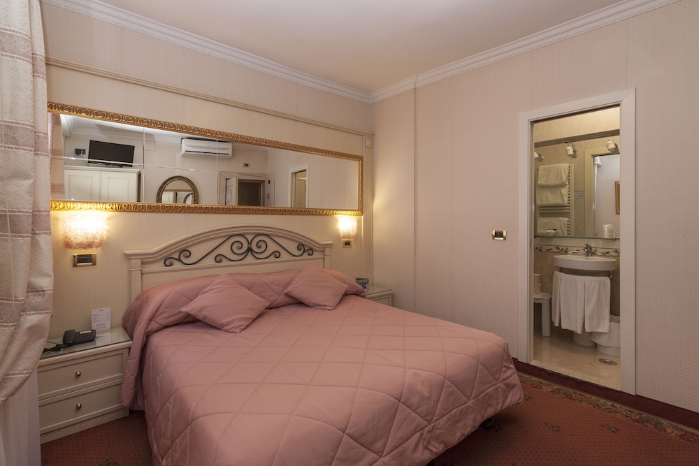 Classic Triple Room - Photo 2