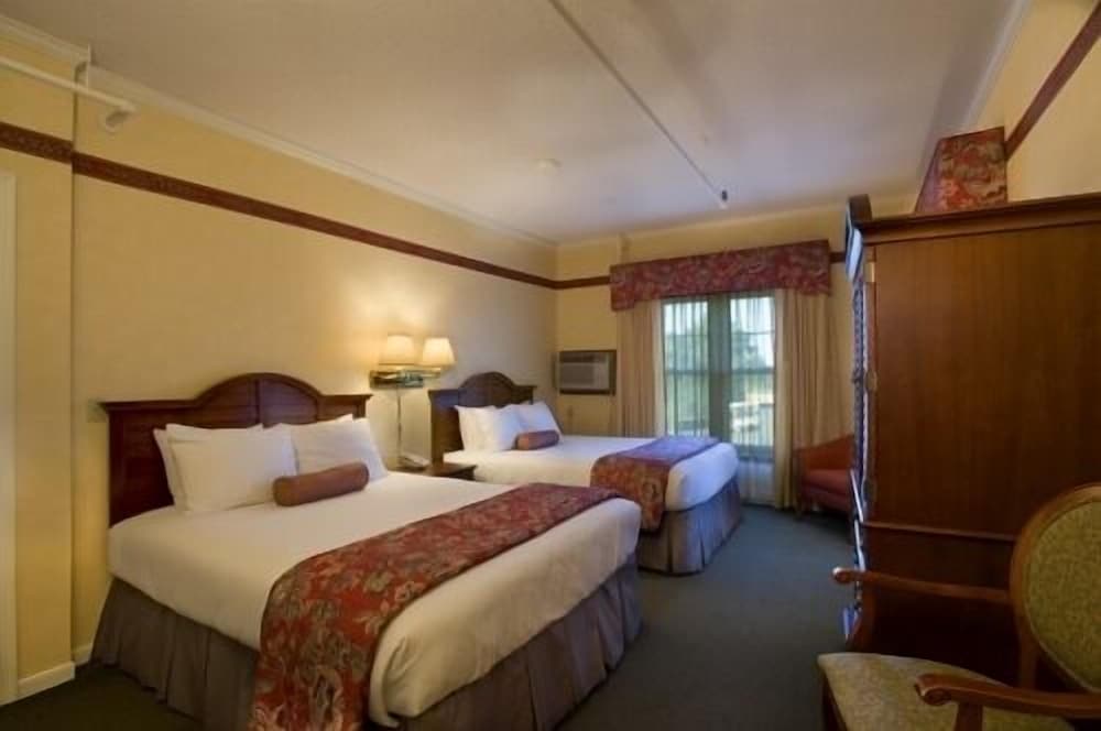 Inn on Steamboat Bay 2 Queens W/ Balcony or Deck Overlooking Gull Lake or Golf Course photo 3