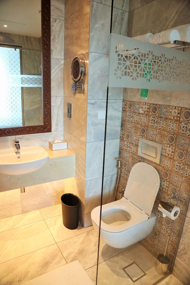 Deluxe Room, 1 King Bed, City View - Photo 6