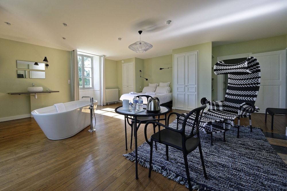 Deluxe Double Room, 1 Bedroom, Bathtub, Garden Area