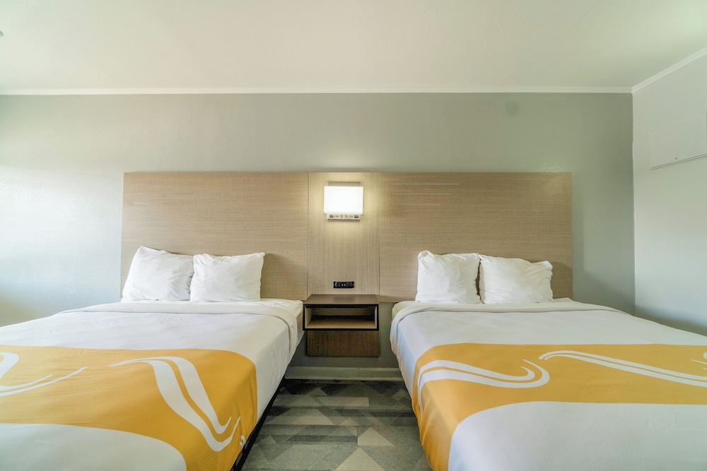 Room, 2 Queen Beds, Non Smoking - Photo 5