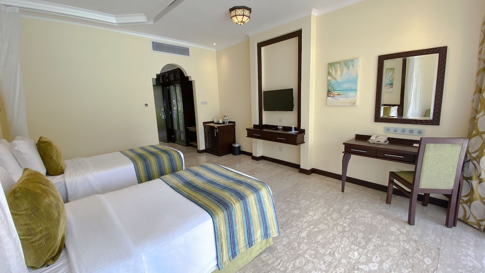 Pool Facing Twin Room - Photo 8