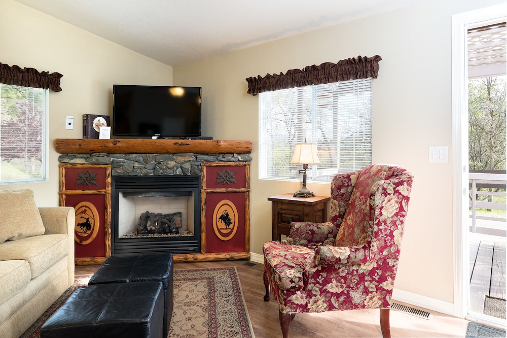 Ranch House photo 2