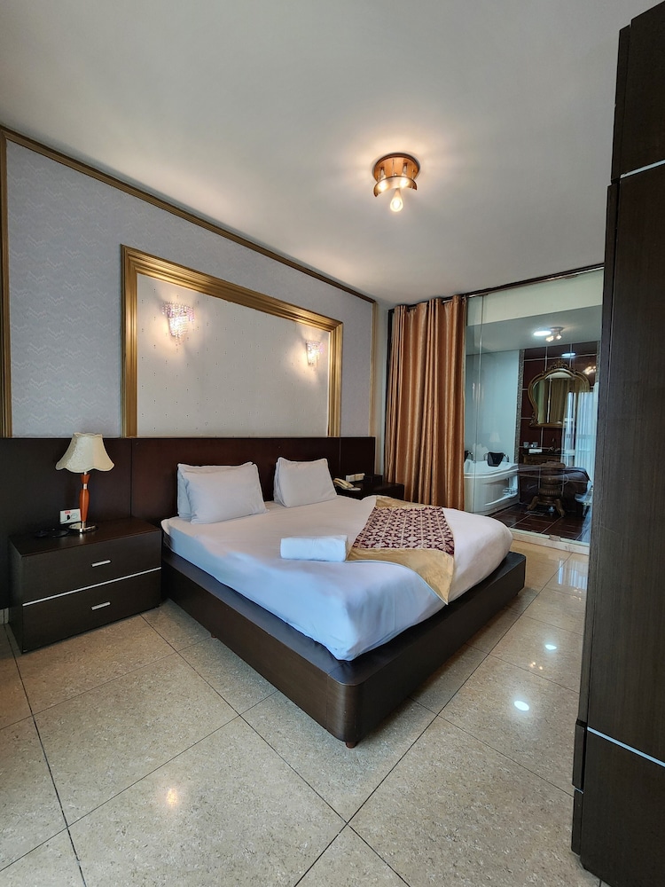 Royal Suite, Kitchenette photo 1