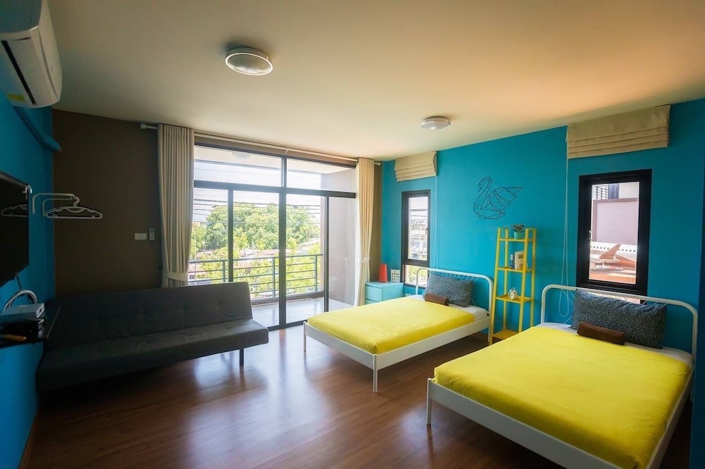 Superior Twin Room, Balcony, City View photo 3