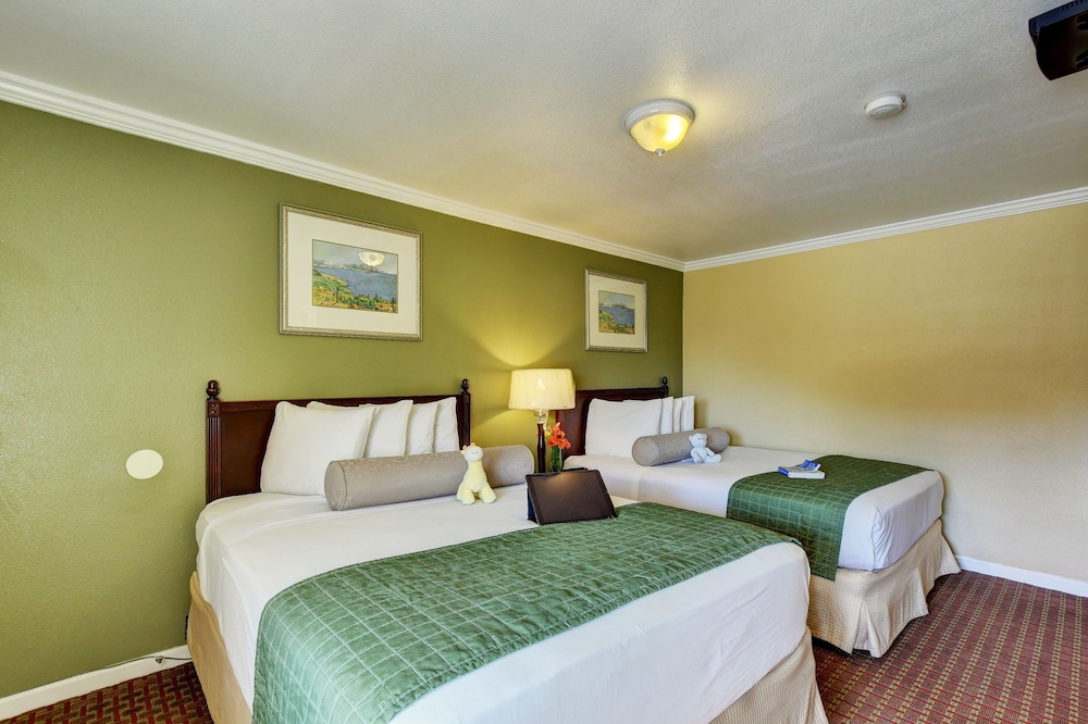 Standard Room, 2 Queen Beds, Non Smoking - Photo 1