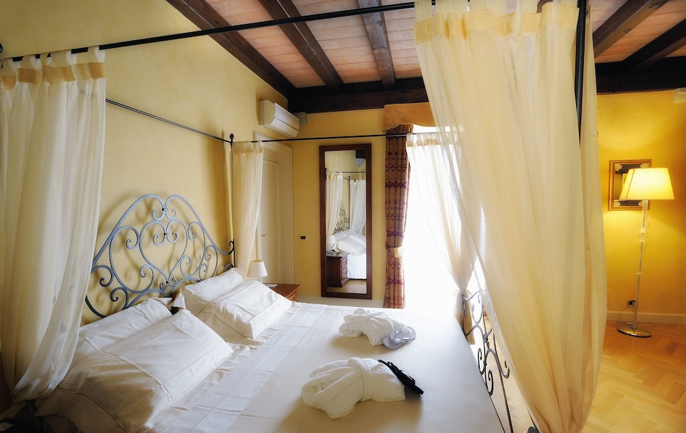 Business Double Room Single Use (No Spa) photo 3