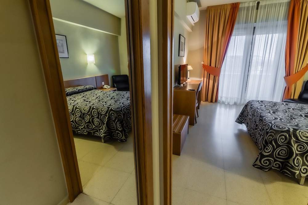 Double or Twin Room - Photo 6