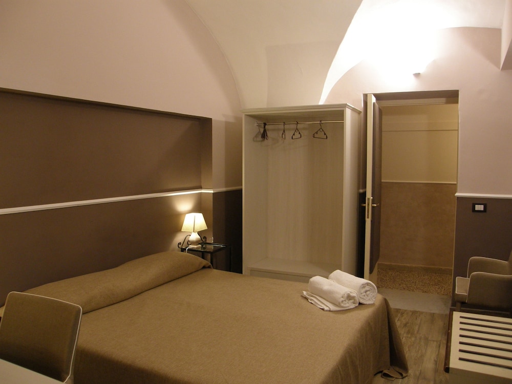 Standard Double Room Single Use, Courtyard Area photo 2