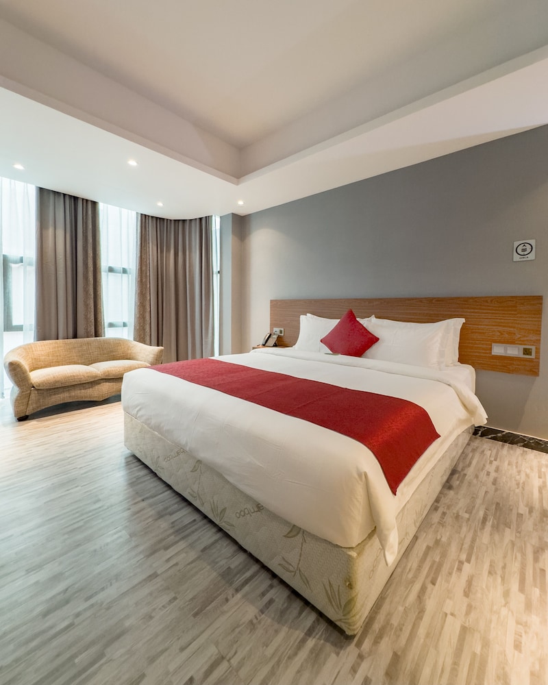 Premium Room, 1 King Bed photo 1