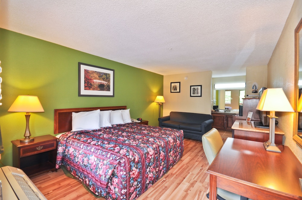 Deluxe Room, 1 King Bed, Non Smoking - Photo 2