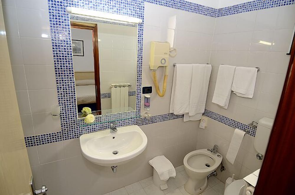 Economy Double or Twin Room - Photo 4