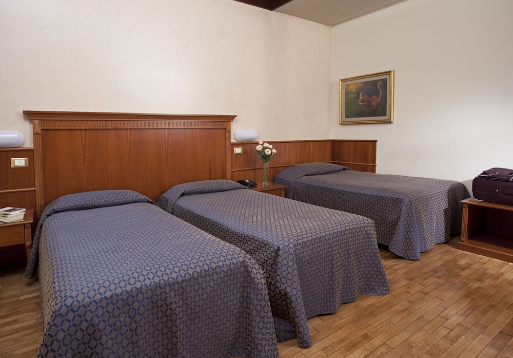 Triple Room - Photo 2
