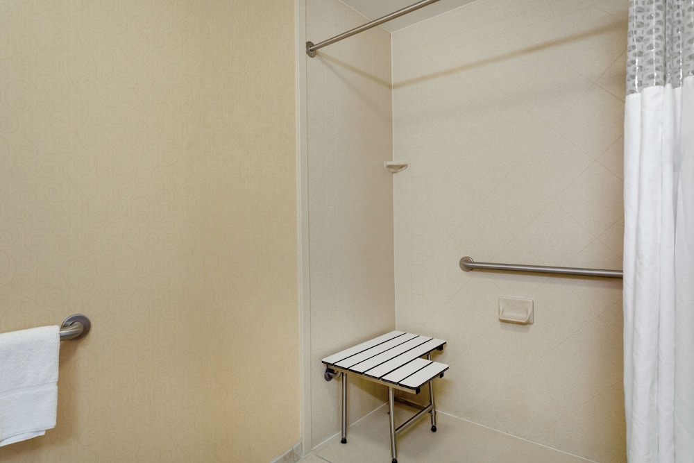 Room, 2 Queen Beds, Accessible, Non Smoking - Photo 4