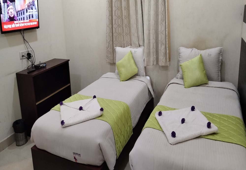 Standard Twin Room - Photo 4