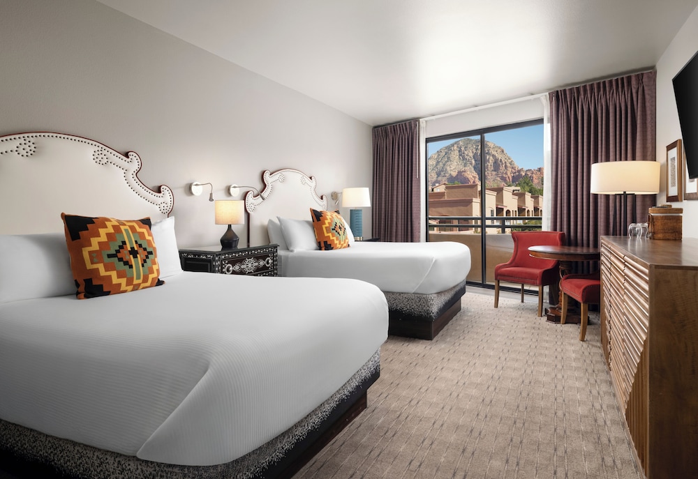 Room, 2 Queen Beds (Suncatcher | Red Rock View) photo 1