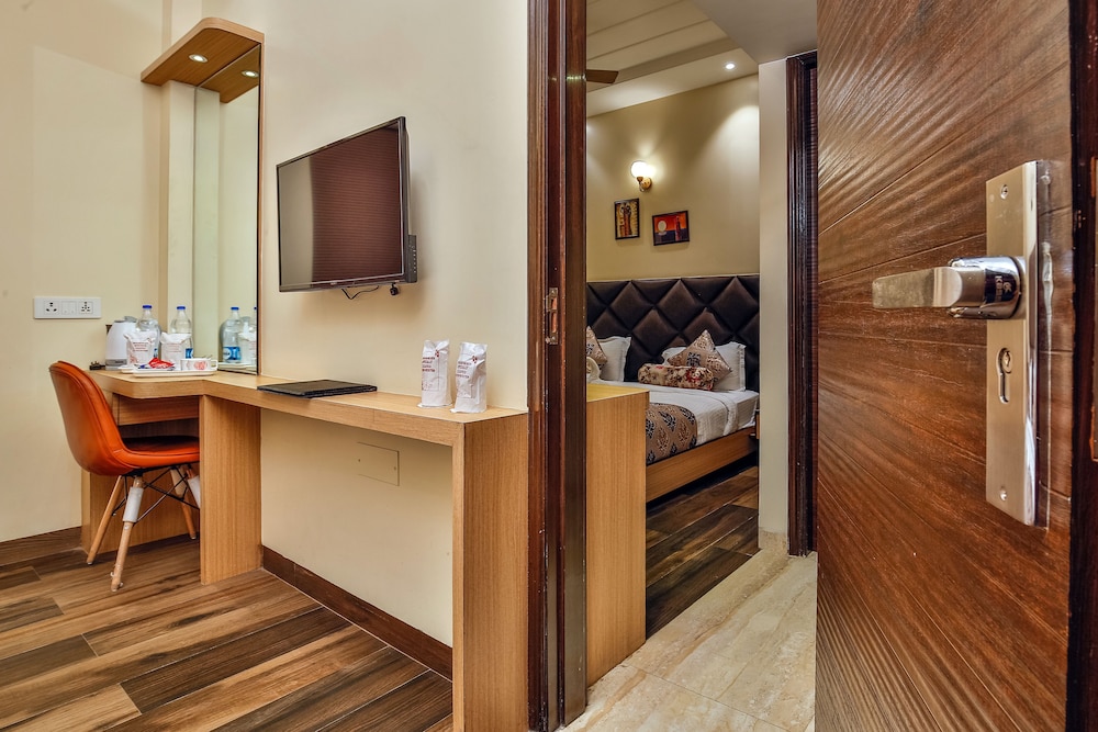 Deluxe Quadruple Room, Multiple Bedrooms, Smoking