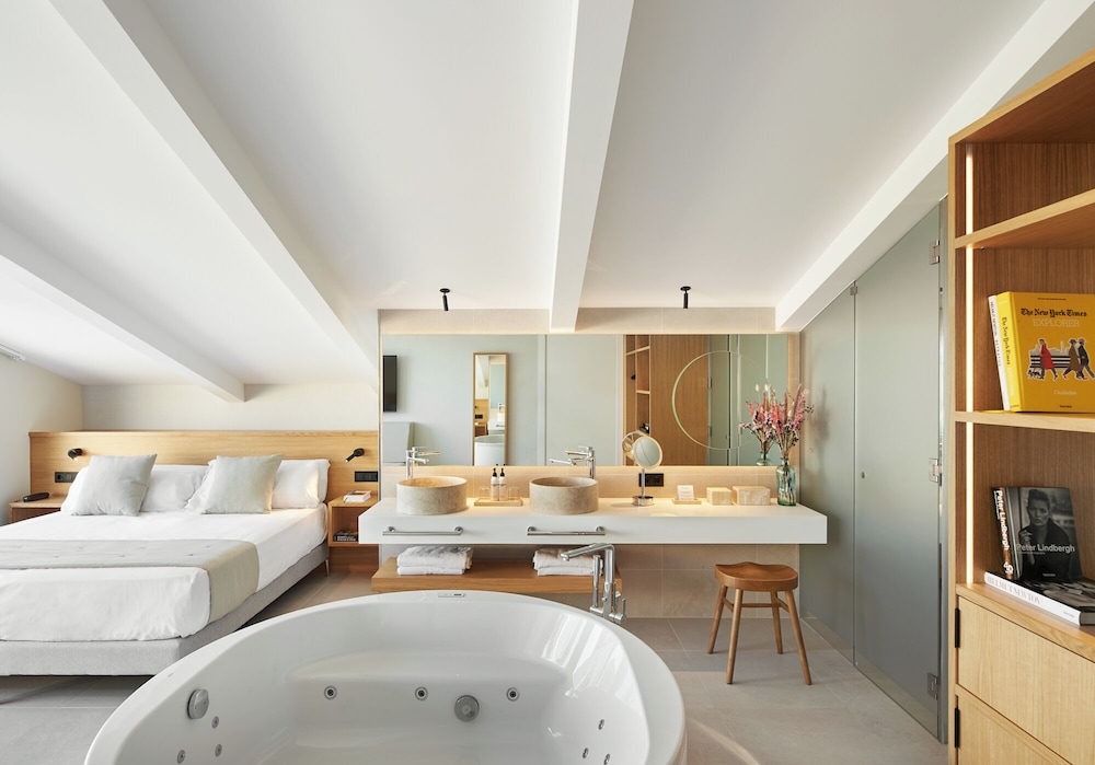 Suite, Sea View