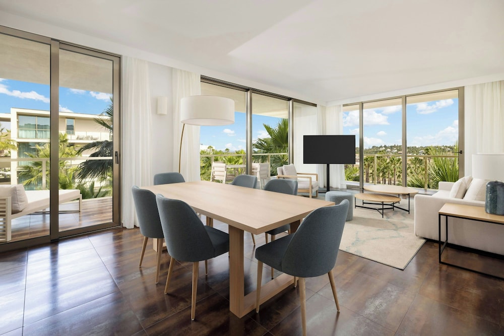 Suite, 3 Bedrooms, Balcony - Photo 5