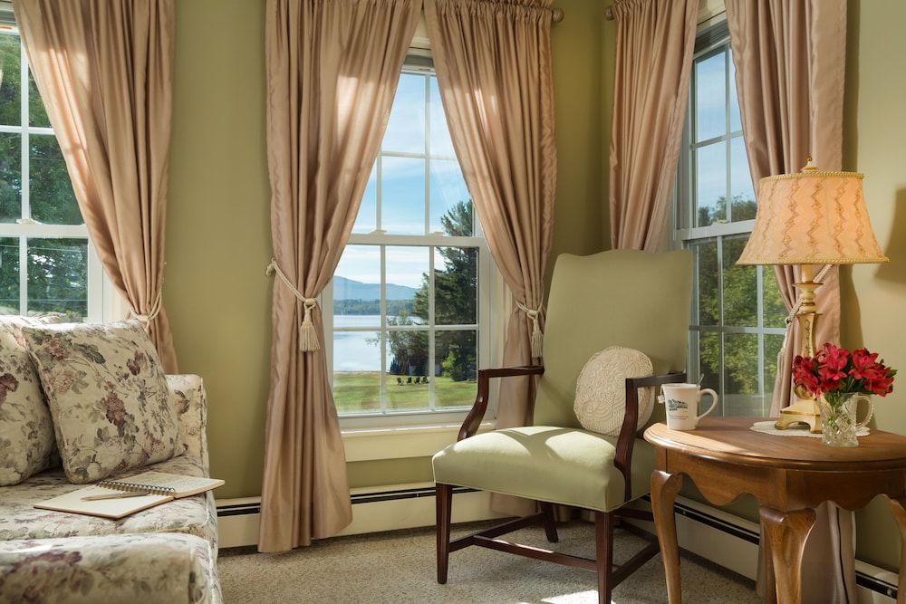 Room 4 - Jr. Suite