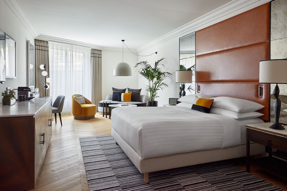 Parisian Junior Suite