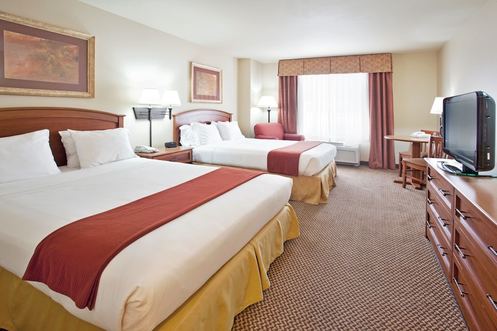Suite, 2 Queen Beds - Photo 1