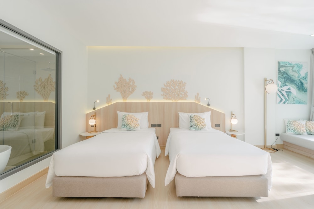 Deluxe Room, Pool Access - Photo 2