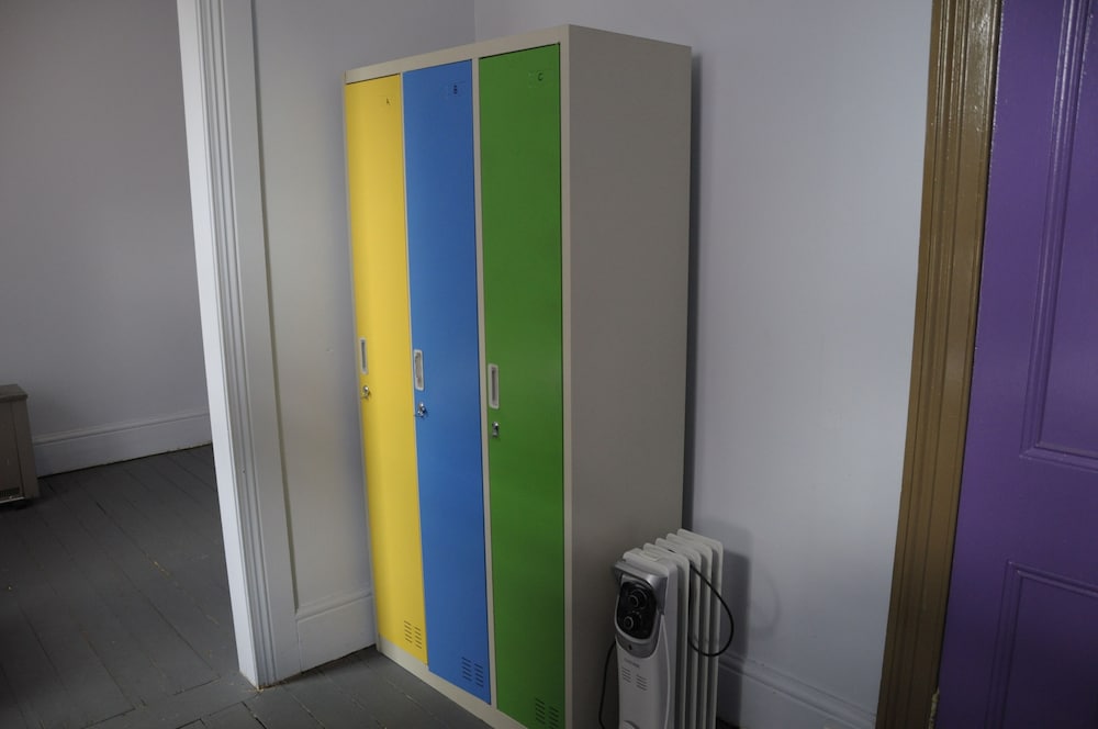 Standard Studio, Non Smoking, Shared Bathroom (Queen Room) photo 2