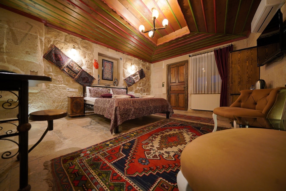 Deluxe Stone Room with Jacuzzi photo 1