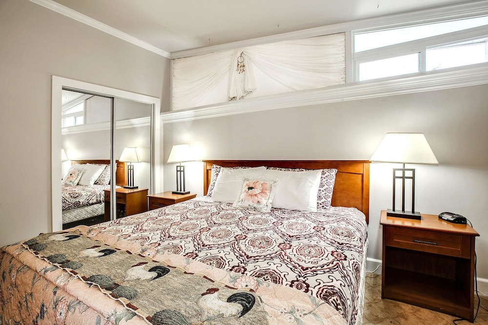 Condo, 1 King Bed with Sofa bed, Beachside photo 3