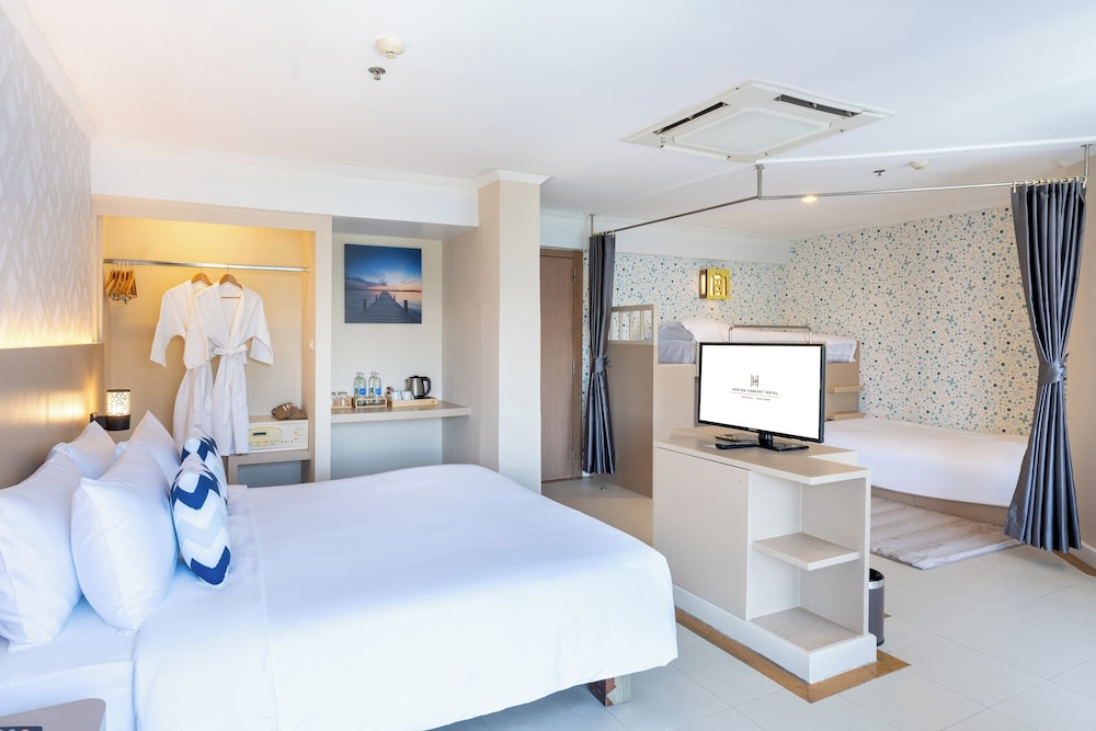 Family Suite with Bunk Bed - Photo 2