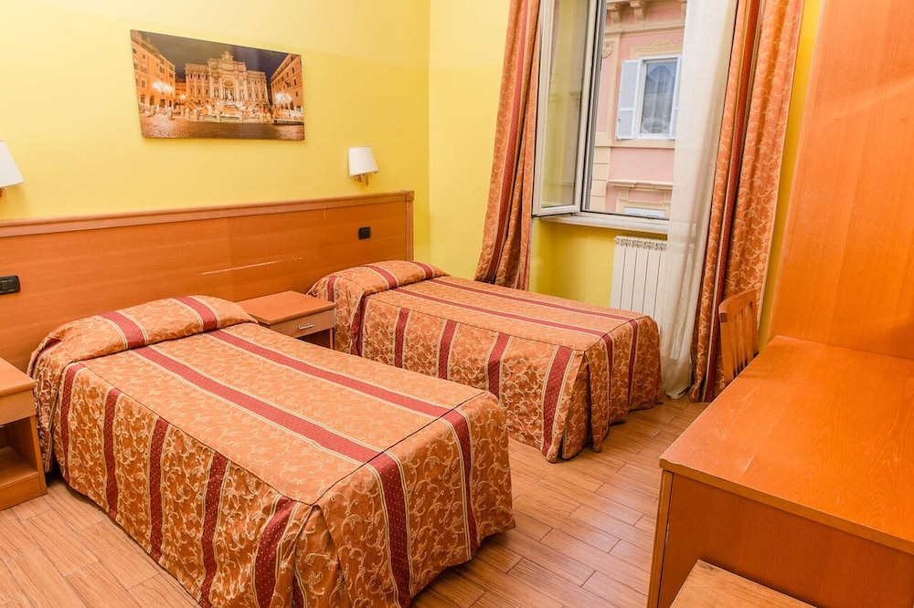 Triple Room, Ensuite photo 1