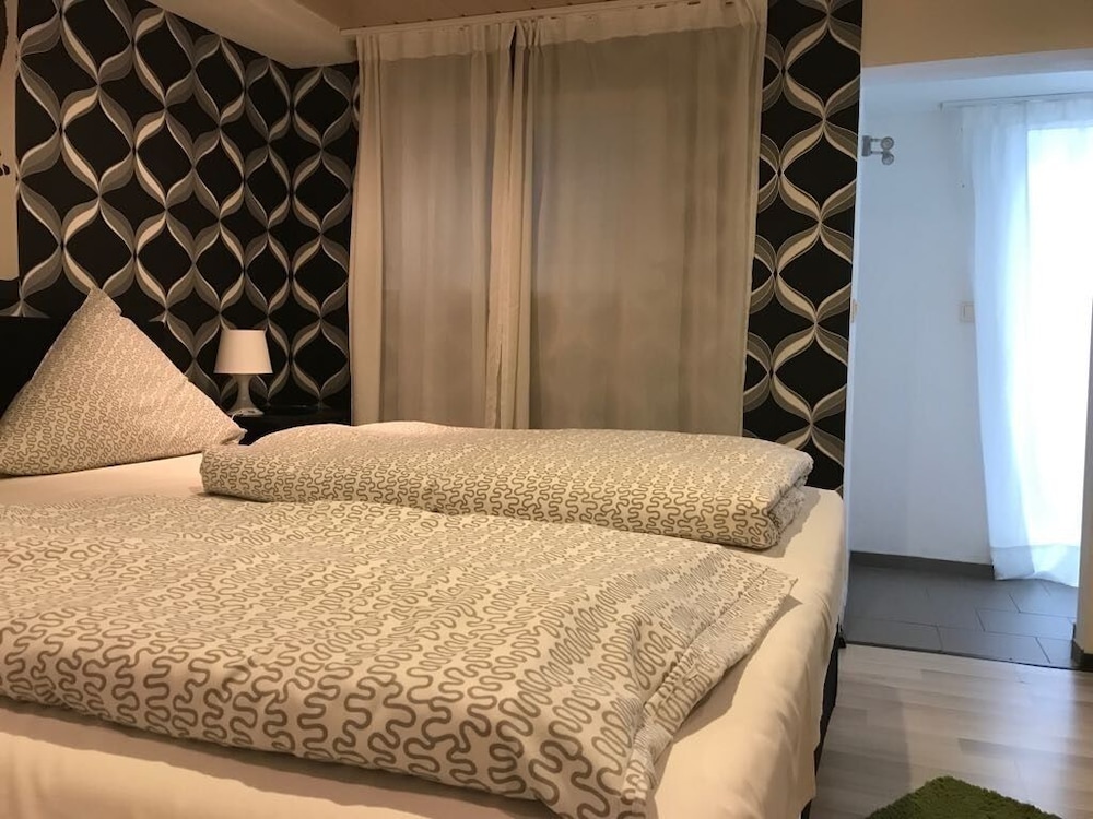Basic Double Room, Ensuite (Souterain) - Photo 2