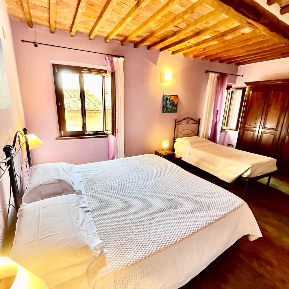 Deluxe Triple Room photo 3