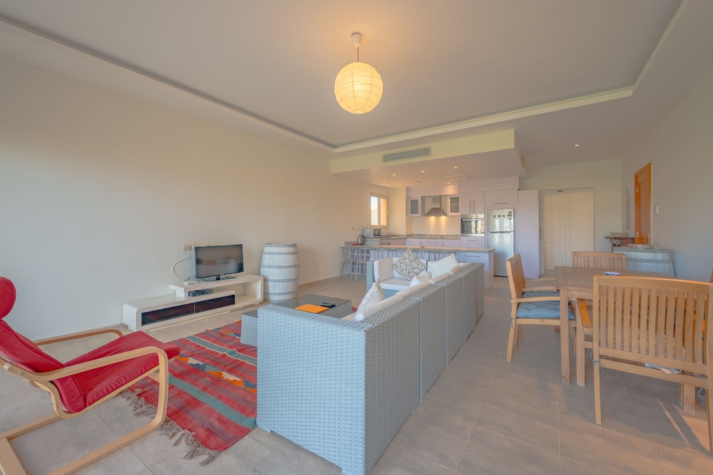Luxury Apartment photo 2