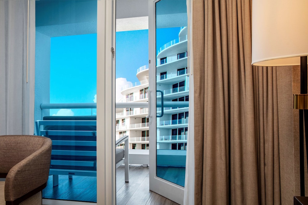 Junior Suite, Accessible, Partial Ocean View (Hearing)
