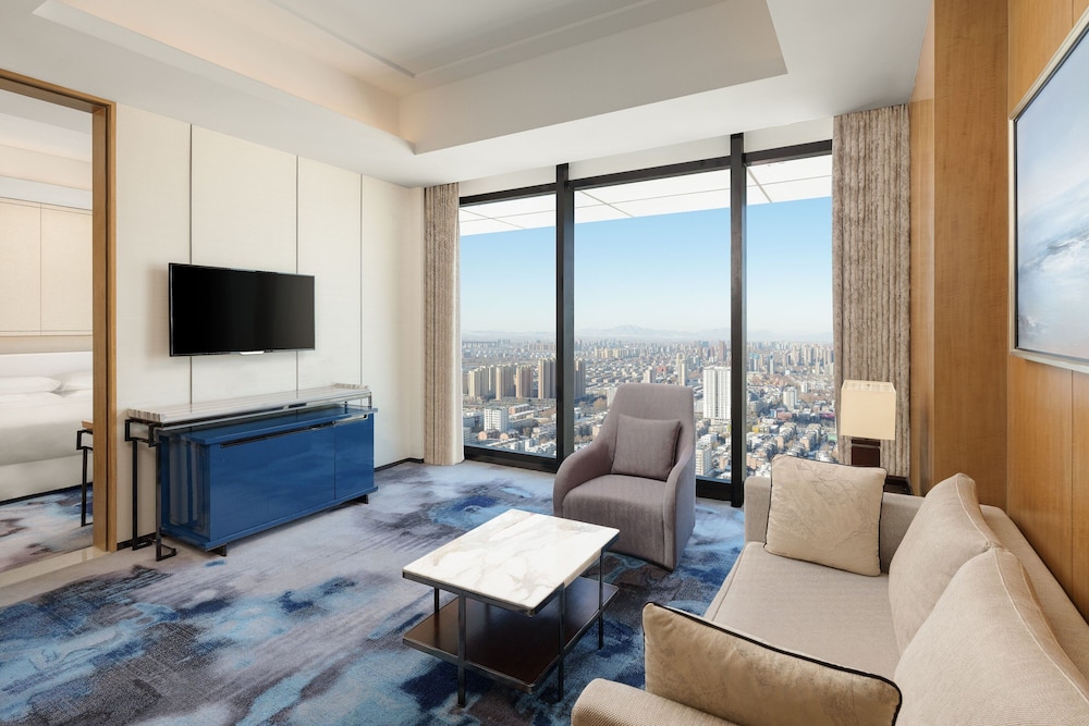 Club Suite, 1 King Bed, City View
