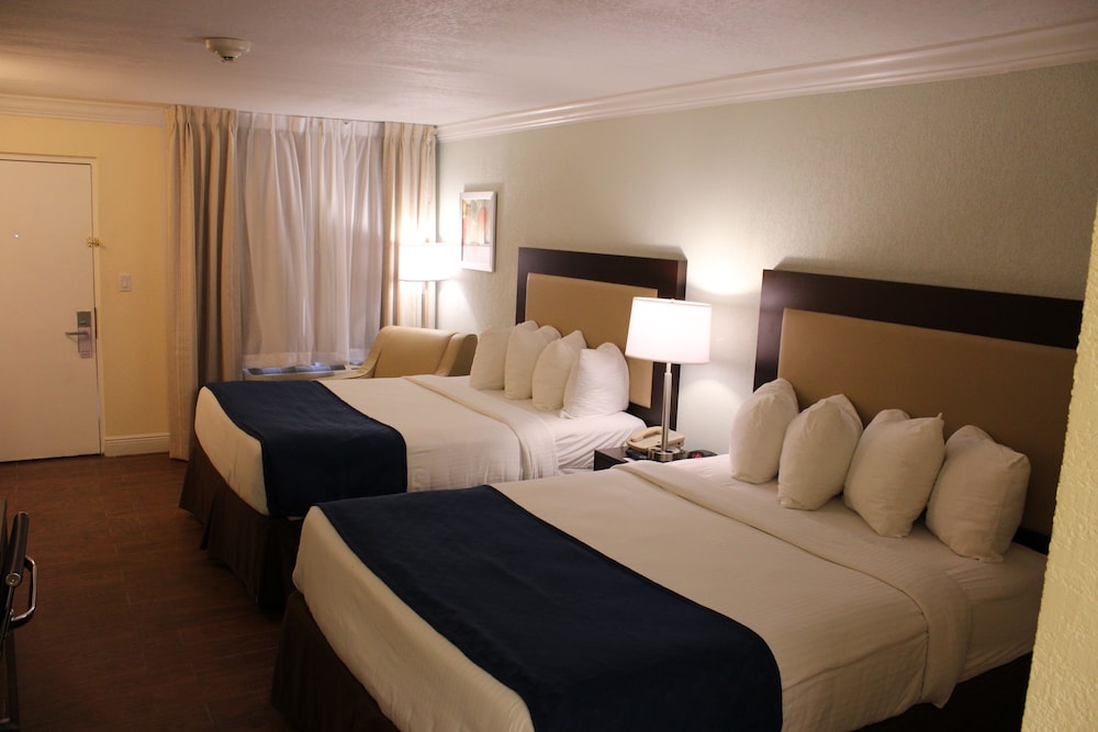 Premium Double Room, 2 Double Beds - Photo 9