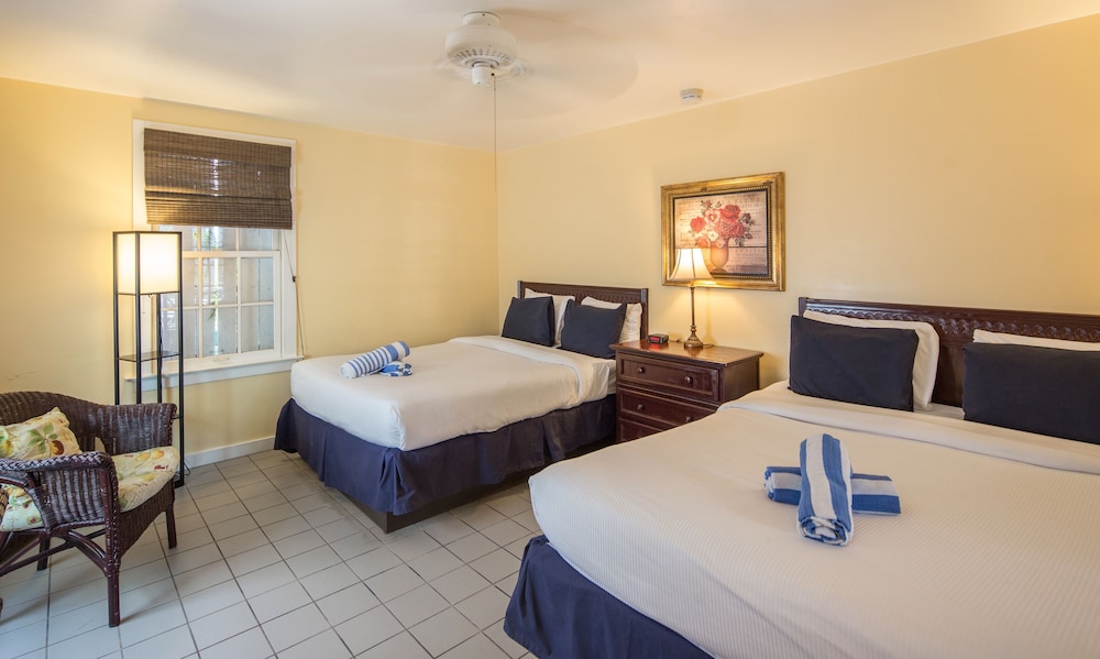 Deluxe Room 2 Queen At Wicker House, 913 Duval Street