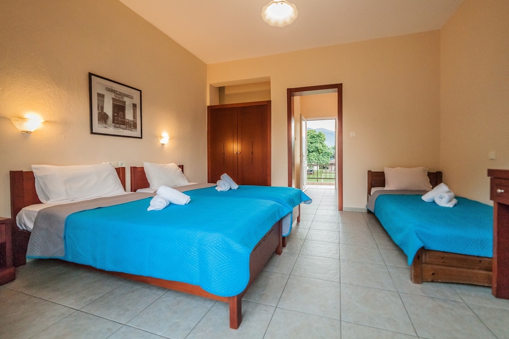 Standard Studio, 3 Twin Beds (Triple)