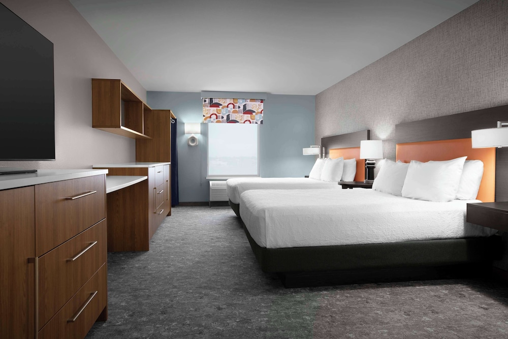 Studio, 2 Queen Beds, Roll-in Shower photo 2