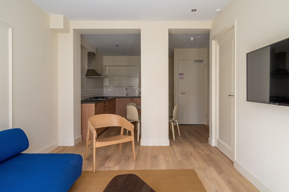 2 Bedroom Apartment, AC, Basement Duplex photo 3