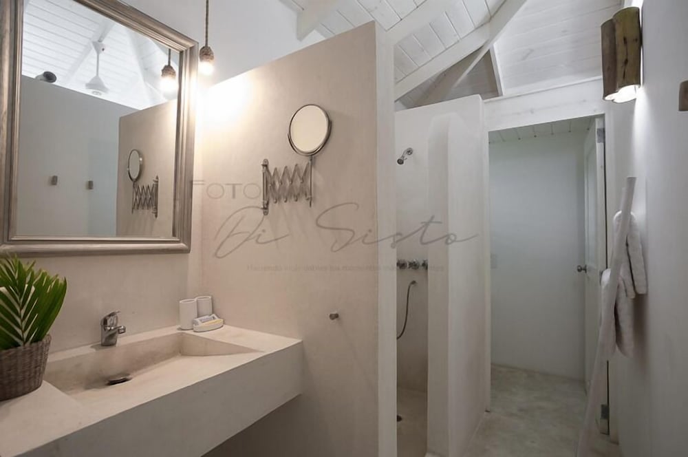 Superior Triple Room, 2 Bedrooms, Pool View photo 3