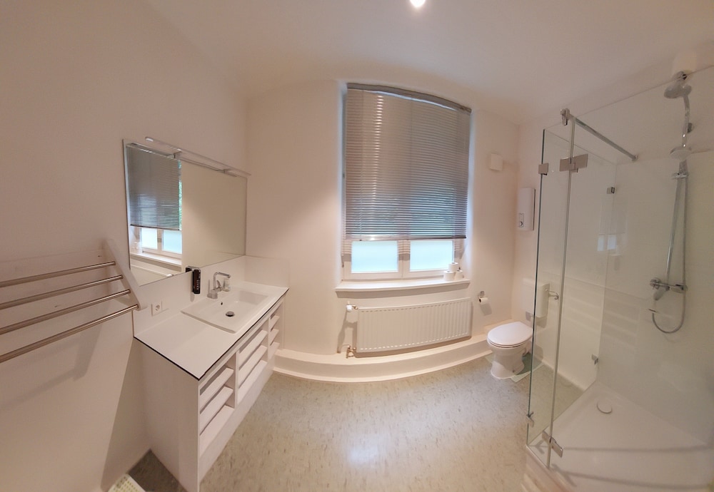 Basic Condo photo 3