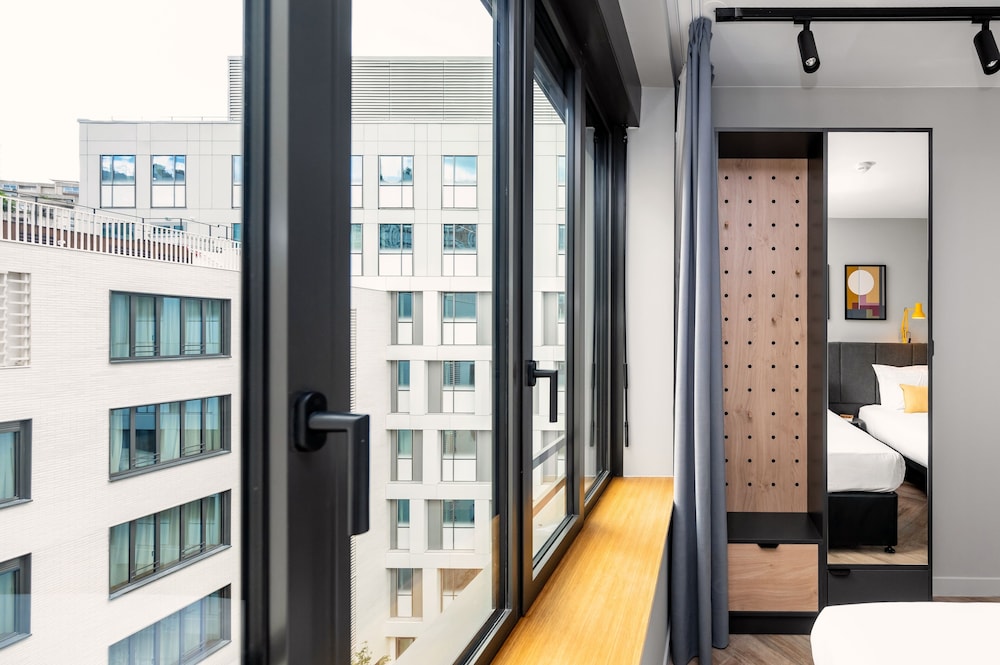 One Bedroom Apartment (Twin) - Photo 8