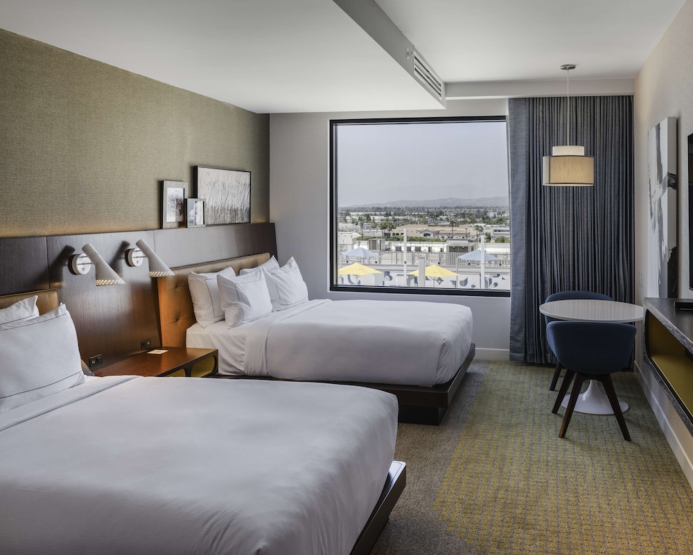Room, 2 Queen Beds, Pool View - Photo 1