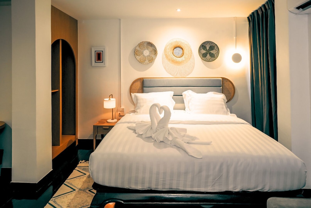 Deluxe Double or Twin Room, City View photo 3
